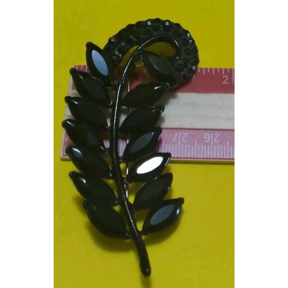 Vintage Brooch Black Flower  Navet Shaped Petals Rhinestone Shapes Large - Picture 7 of 7